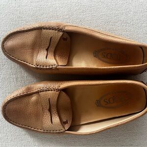 Tod’s leather Gommino driving shoes, loafers, tan